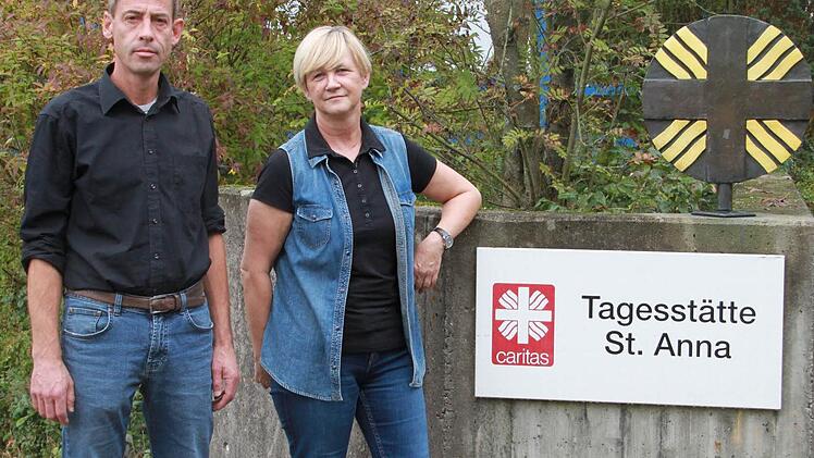 Psychologe Emanuel Büttner und Abteilungsleiterin Martina Proschwitz gehen in kleinen Schritten dem großen Ziel entgegen. Foto: Lisa Kieslinger