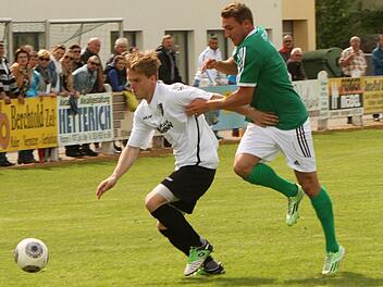 Andre Karmann (rechts) und seine Sander Mannschaftskameraden wollen sich mit einem Heimsieg über den Würzburger FV II zusätzliches Selbstvertrauen für die Relegation holen.