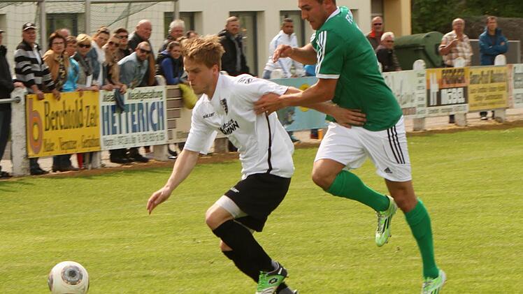 Andre Karmann (rechts) und seine Sander Mannschaftskameraden wollen sich mit einem Heimsieg über den Würzburger FV II zusätzliches Selbstvertrauen für die Relegation holen.