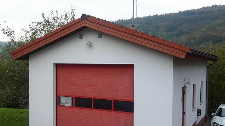 Noch gar nicht so alt ist das Wernarzer Feuerwehrgerätehaus. Es wurde 2004 offiziell eingeweiht. Die Brandschützer möchten es auch in ihrer neuen Konstellation als Löschgruppe unbedingt behalten.  Foto: Rolf Pralle
