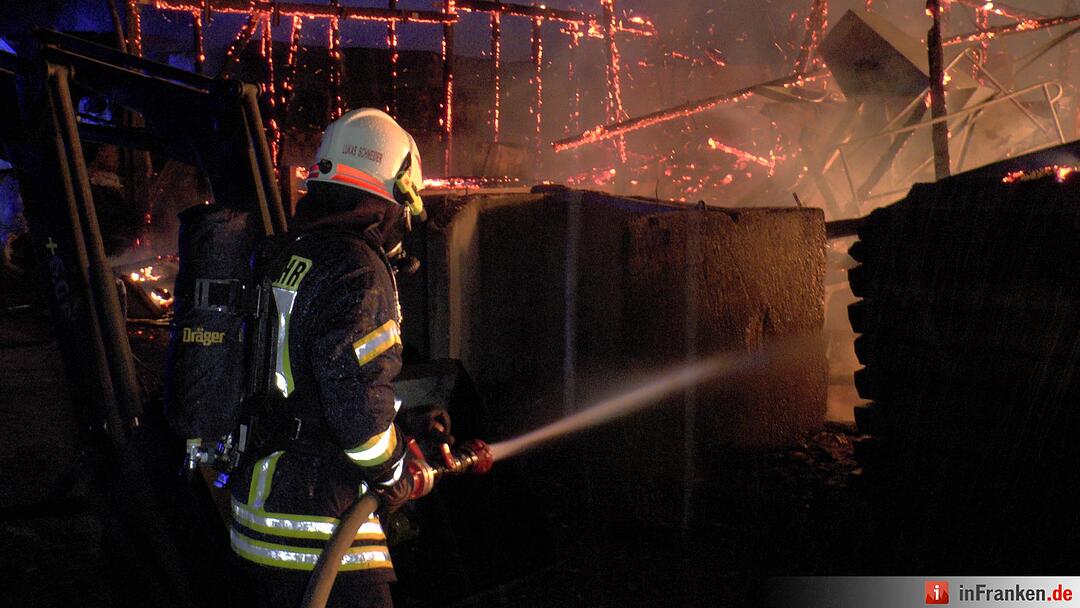 Hoher Sachschaden bei Scheunenbrand in Knetzgau