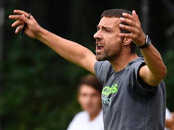 Was Jahn-Coach Christian Springer zum Phantomtor gegen Vach gesagt hätte? Der 48-Jährige war bei der Landesliga-Partie urlaubsbedingt nicht dabei. Einige Spieler und Teile des Trainerstabs beschwerten sich dagegen mehrmals lautstark beim Schiedsrichter. Archivfoto: Zink