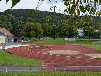 Wenn Schülerinnen und Schüler von Gymnasium und Realschule mit dem Bus zum Sport in den Hans-Weiß-Sportpark pendeln, kostet das Zeit und Geld. Foto: Isolde Krapf