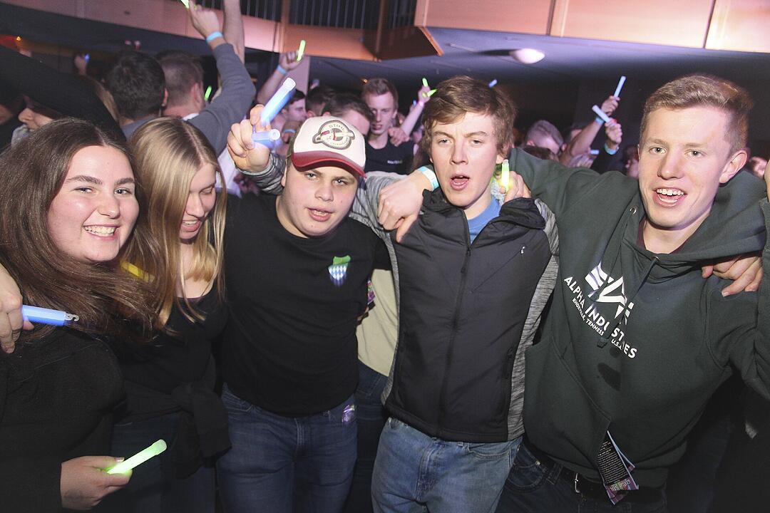 Die Partyband "Power" heizte ordentlich ein.