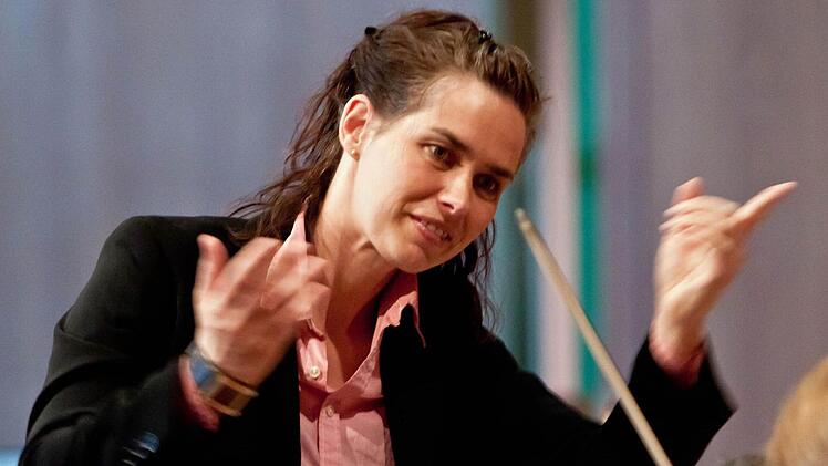 Anna-Sophie Brüning dirigierte das Philharmonische Orchester