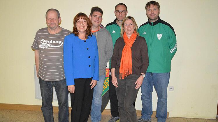 Die neue Vorstandsteam Schriftführer Lothar Düring, Vorstand Gabi Hochrein und Daniel Dietz, Kassier Ralf Merz und Kassiererin Regine Friedrich, Vorstand Manuel Düring.  Foto: Annette Warmuth