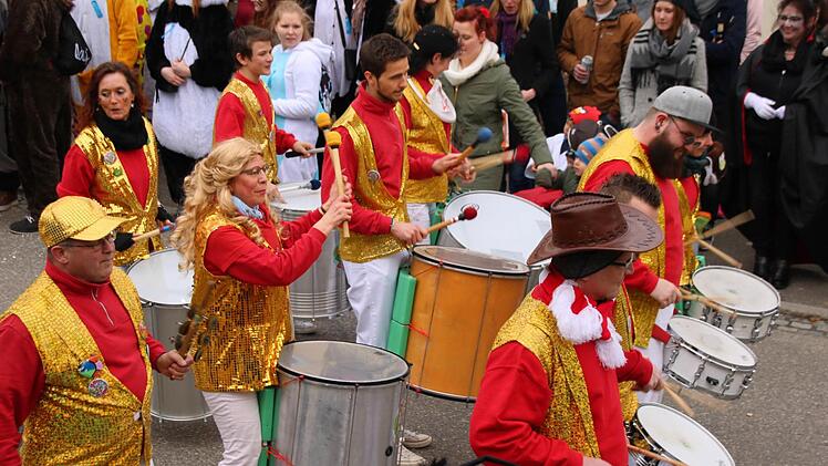 Faschingsumzug in Poppenlauer  Foto: Thomas Malz
