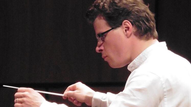Jakub Hrusa bei seiner Arbeit mit den Bamberger Symphonikern in Aix-en-Provence