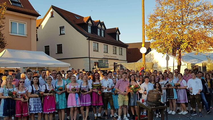 So schön ist die Kirchweih - Die Kerwasburschen und -madli 2017. Johanna Blum