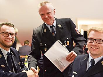 Der neue Kersbacher Kommandant Johannes Nögel (von links) mit seinem Vorgänger Klaus Hofmann und seinem Stellvertreter Carsten Schneider