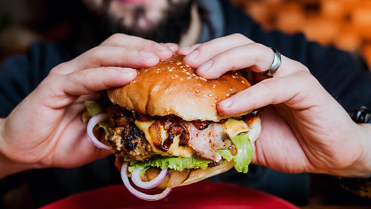 Burger ohne zu kleckern essen - geheimer Japan-Griff