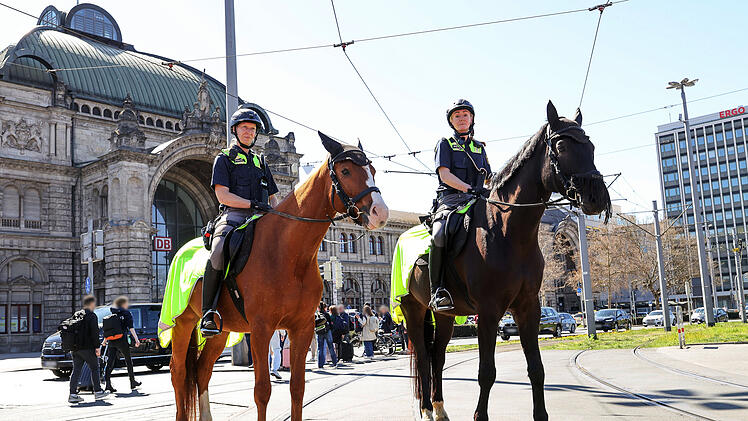 Reiterstaffel im Brennpunktviertel im Einsatz