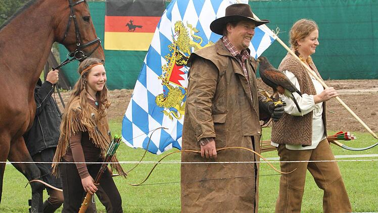 Blick auf einen Teil der bayerischen Teilnehmer mit Oliver Pfister (Zweiter von links) und seiner Tochter Johanna Pfister aus Neuhof/Michelau im Steigerwald.