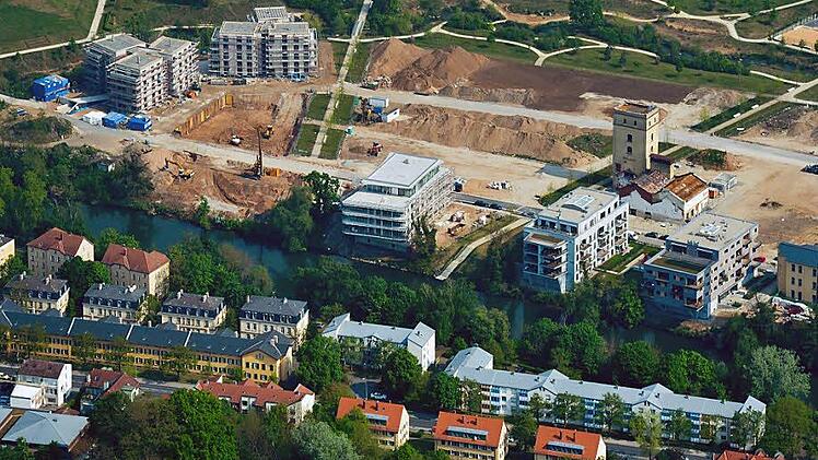 Luxusbaugebiet im Bamberger Nordwesten. Nach Meinung des Vizepräsidenten der Handwerkskammer geht die ausschließliche Konzentration auf hochpreisige Wohnungen an den Bedürfnissen der meisten Bamberger vorbei.  Foto: Ronald Rinklef