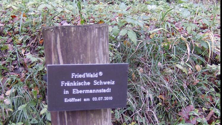 Friedwälder wie der in Ebermannstadt erfreuen sich zunehmender Beliebtheit. Fotos: Malbrich