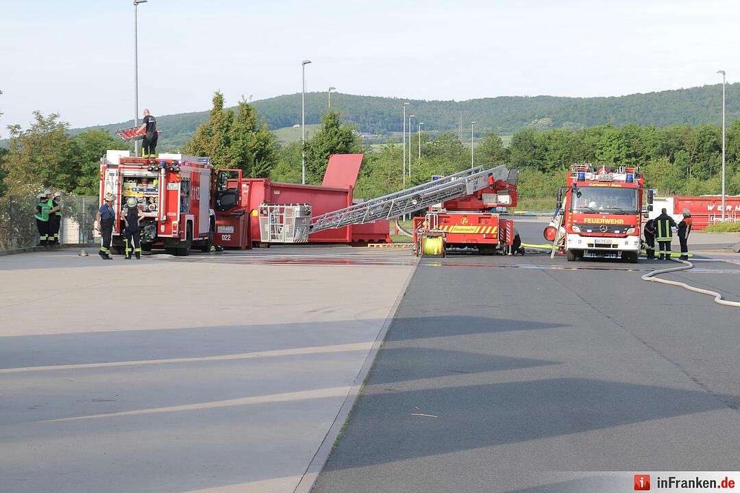 Feuer in Industriebetrieb in Alzenau – Schaulustige behindern Feuerwehr