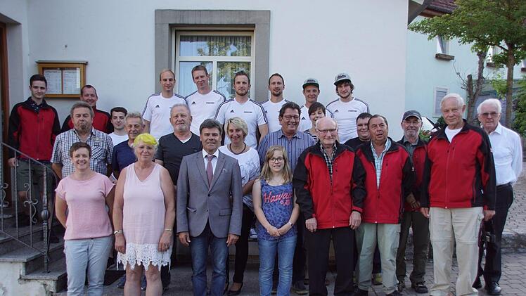 Schützen, Kegler und Fußballer waren in Oberaurach in der vergangenen Saison sehr erfolgreich und wurden dafür beim Ehrenabend der Gemeinde gewürdigt.Sabine Weinbeer