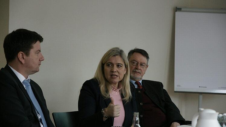 ayerns Gesundheitsministerin Melanie Huml (CSU) informierte sich &uuml;ber den Betrieb sowie Sorgen und N&ouml;te in der Franz-von-Pr&uuml;mmer-Klinik. Foto: Steffen Standke