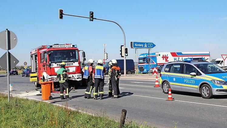 Der Kreuzungsbereich an der A3-Ausfahrt war lange blockiert.