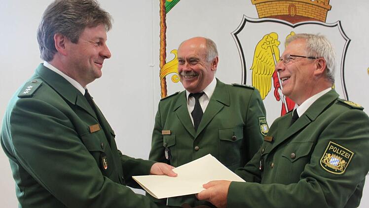 Sie sind längst Freunde geworden: Markus Löffler (links) und sein Vorgänger Klaus Neubauer (Mitte). Mit im Bild: Polizeipräsident Reinhard Kunkel (rechts) Foto: Veronika Schadeck