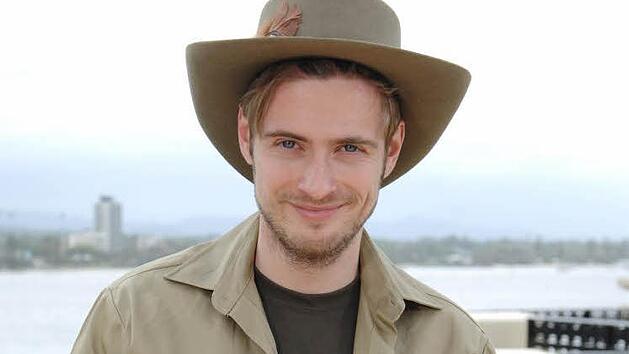 Der Schauspieler und "GZSZ"-Star J&ouml;rn Schl&ouml;nvoigt (28) kurz vor dem Einzug ins Camp .  Foto: RTL