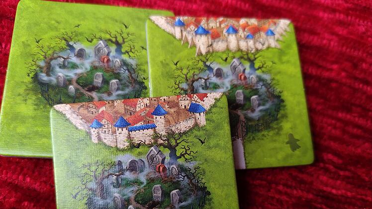 Spiele-Test Nebel über Carcassonne: Der Legespiel-Klassiker als kooperative Geisterjagd