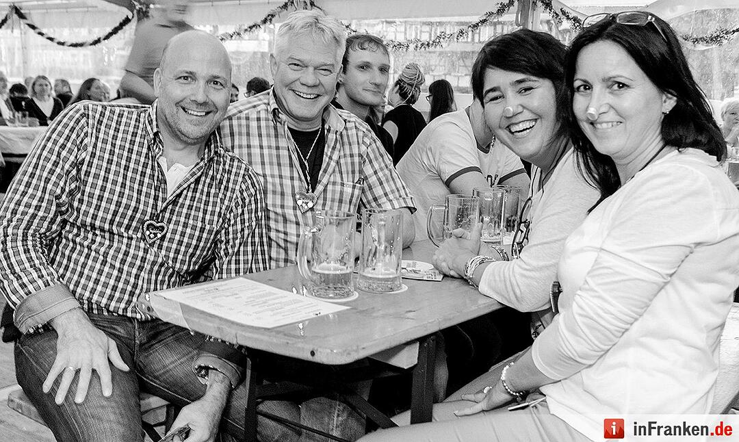 Sandkerwa: Partyfotos