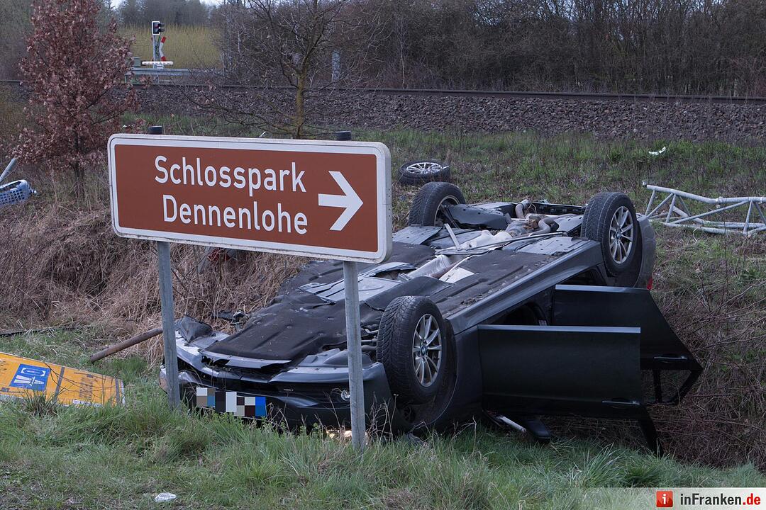 Bei einem schweren Verkerhrsunfall in Gunzenhausen haben sich vier Menschen teilweise schwer verletzt.