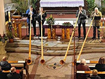 Alphornklang, Gesang und Orgel