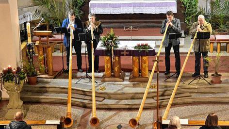 Alphornklang, Gesang und Orgel