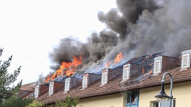 Im Ankerzentrum f&uuml;r Fl&uuml;chtlinge in Bamberg hat es am Samstag gebrannt. Die Brandursache ist unklar. Jetzt ermittelt die Kriminalpolizei. Fotos: News5