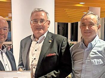 Von links: Betriebsleiterin Stefanie D&ouml;rfner, Dr. Bernd Seese, Bezirkstagspr&auml;sident Stefan Funk, Chefarzt Grigori Petelnikow und der neue Pflegedirektor Markus Staubach.