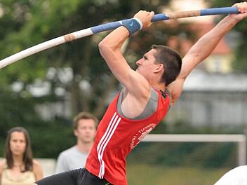 Andre Zahl schaffte als Einziger 4,30 Meter und siegte damit im Stabhochsprung.