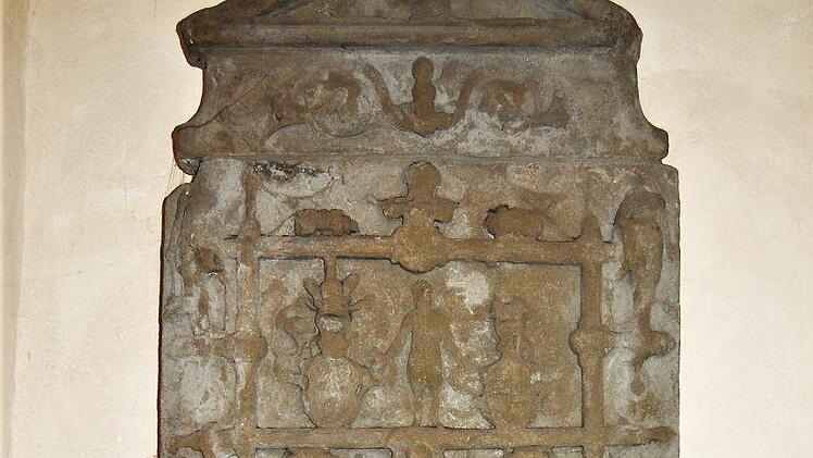 Historischer Hinweis auf die 1590 erbaute Schlettensche Kemenate, die 1709 dem Stadtschloss weichen musste.