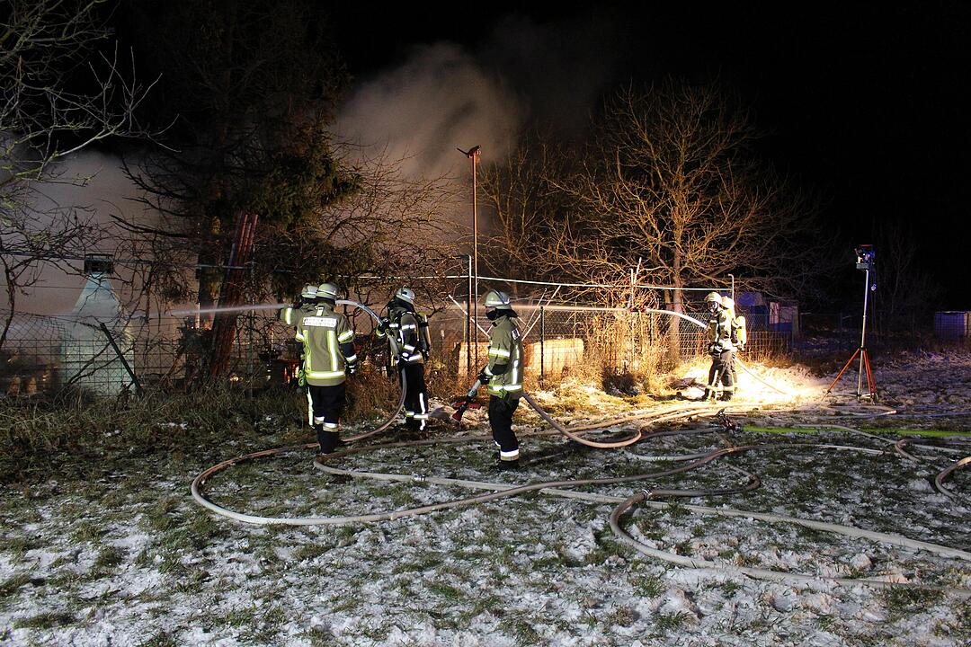 Tragödie in Mittelfranken: 56-Jähriger und seine zwei Hunde sterben bei Feuer in Gartenlaube