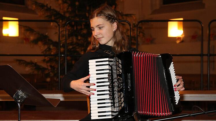 Vivien Hausner am Akkordeon Foto: Desombre
