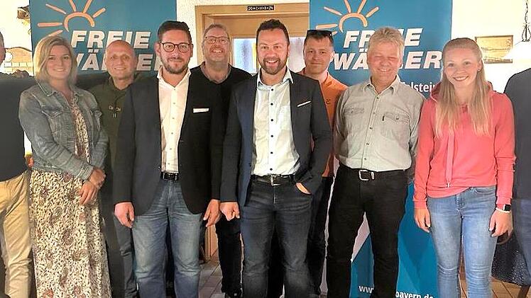 Im Bild die neue Vorstandschaft (v. l.): Dirk Hertel, Jaqueline Potzel, Volker Ernst, Jörg Breidenbach, Markus Gernert, Mario Schönwald, Tobias Eismann, Thomas Quinger, Desiree Donath und Tobias Meixner &#160;&#160;