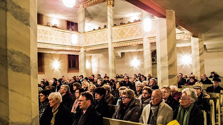 Impressionen vom Adventskonzert in Neustadt mit der Kantorei St. Georg.Foto: Jochen Berger