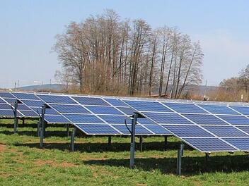 Zur geplanten Photovoltaik-Anlage bei Grafendobrach nimmt Kreisrat Veit Pöhlmann Stellung. Symbolbild: Archiv/Ralf Lienert