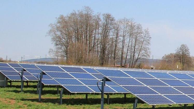 Zur geplanten Photovoltaik-Anlage bei Grafendobrach nimmt Kreisrat Veit Pöhlmann Stellung. Symbolbild: Archiv/Ralf Lienert