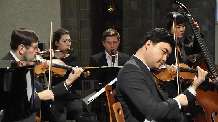 Nicht die Musiker der Staatsbad Philharmonie Kissingen   begleiteten die Kinder und Jugendlichen.Foto: Peter Klopf