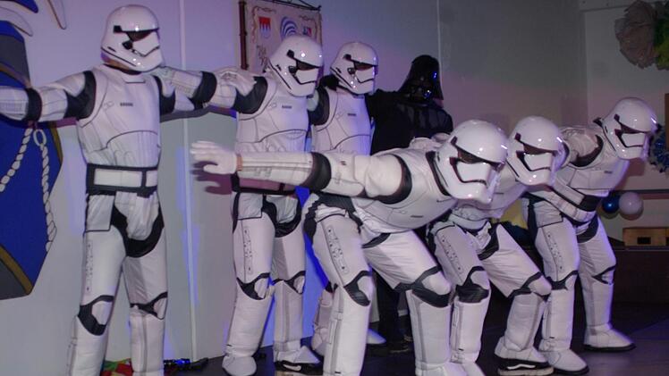 Star Wars auf der Bühne: Das Männerballett Pfaffenhausen.  Fotos: Winfried Ehling