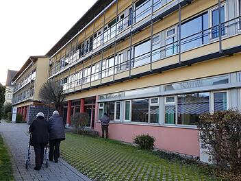 Das Seniorenzentrum St. Elisabeth Münnerstadt steht seit 25 Jahren.   Bewohner und Mitarbeiter feierten dies dieser Tage den Geburtstag gemeinsam. Foto: Heike Beudert