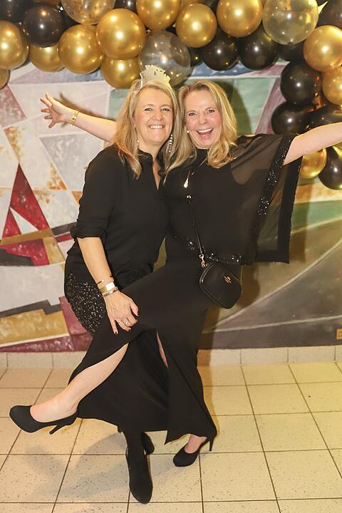 Es wurde in das Jahr 2025 gefeiert.