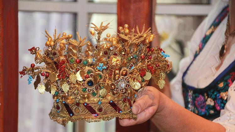 Ein fränkische Krone wurde früher von jungen unverheirateten Mädchen getragen und ist heute unbezahlbar. Foto: Julia Heimberger