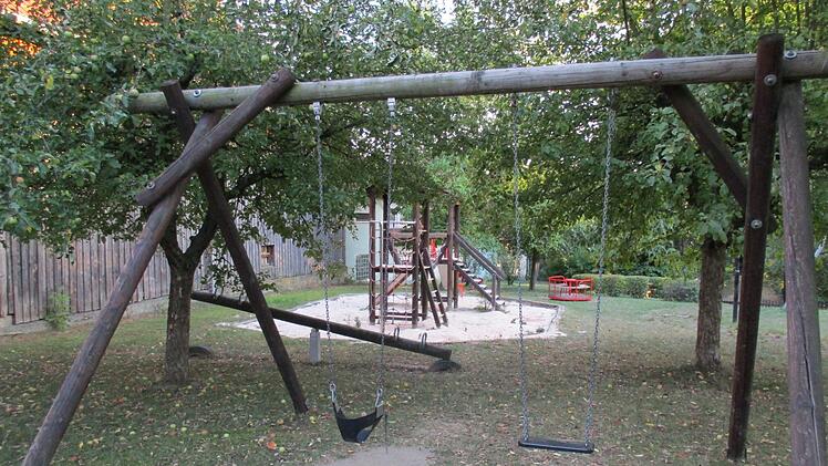 In die Jahre gekommen sind die Spielgeräte aus Massivholz auf dem Losauer Spielplatz. Sie werden jetzt durch neue ersetzt.Klaus Klaschka
