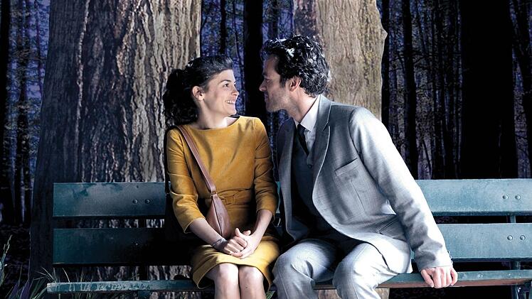 Mindestens so überbordend wie "Amelié": In Michel Gondrys poetischer Romanverfilmung "Der Schaum der Tage" spielt Audrey Tautou eine Frau, in deren Lunge sich eine Seerose, also ein Tumor, einnistet. Ihr Mann (Romain Duris) tut alles, um für die Behandlungskosten aufzukommen.