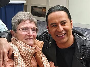 Würzburgerin hat letzten Wunsch: Star-Comedian mit rührender Geste