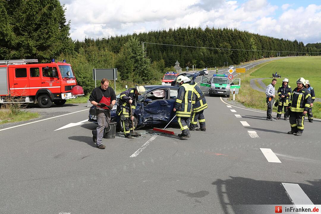Vier Verletzte: Schwerer Unfall bei Teuschnitz