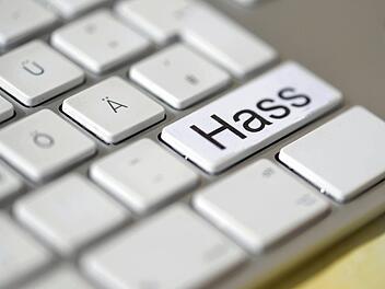 Mit einer üblen Hetzmitteilung im Internet hat sich ein 37-Jähriger Ärger mit der Justiz eingehandelt. Symbolbild/Foto: epd